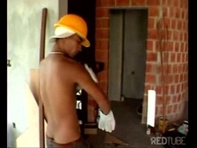 Brasileiros gays transando em uma constru