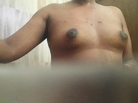 Indian Gay Stud loving his soft globes